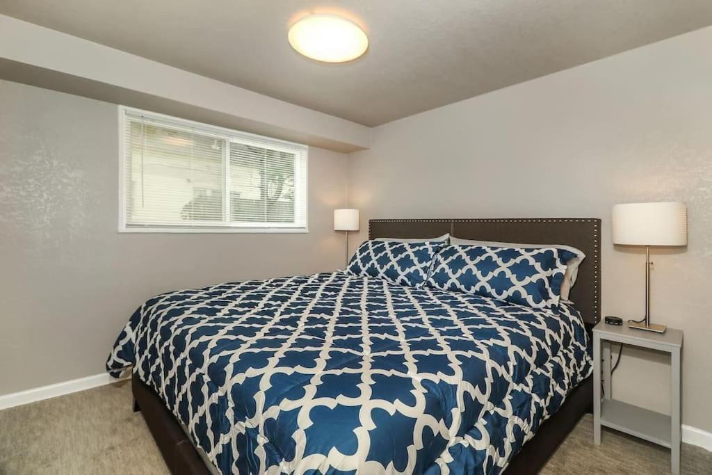 Holly Second Floor 2 King Beds * Kansas City