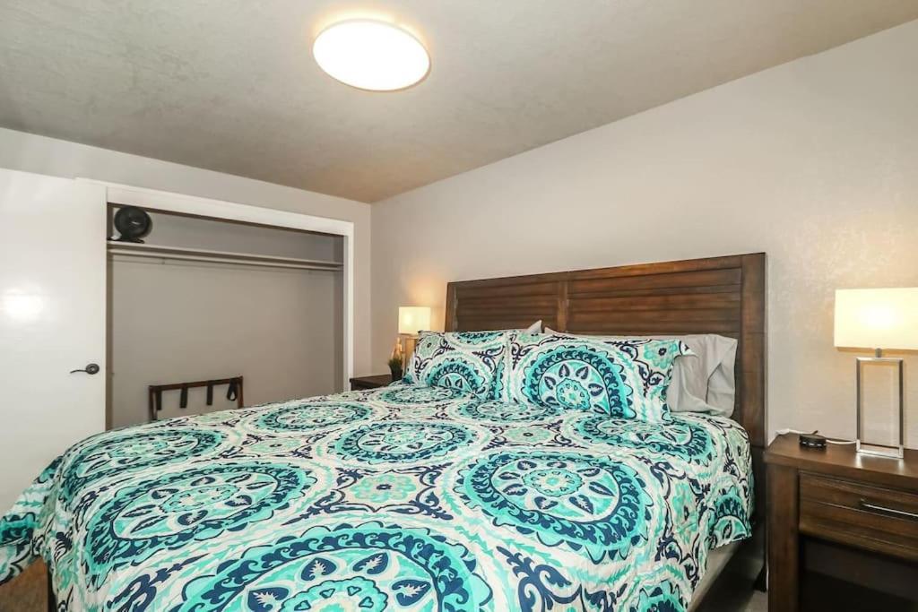 Holly Second Floor 2 King Beds * Kansas City